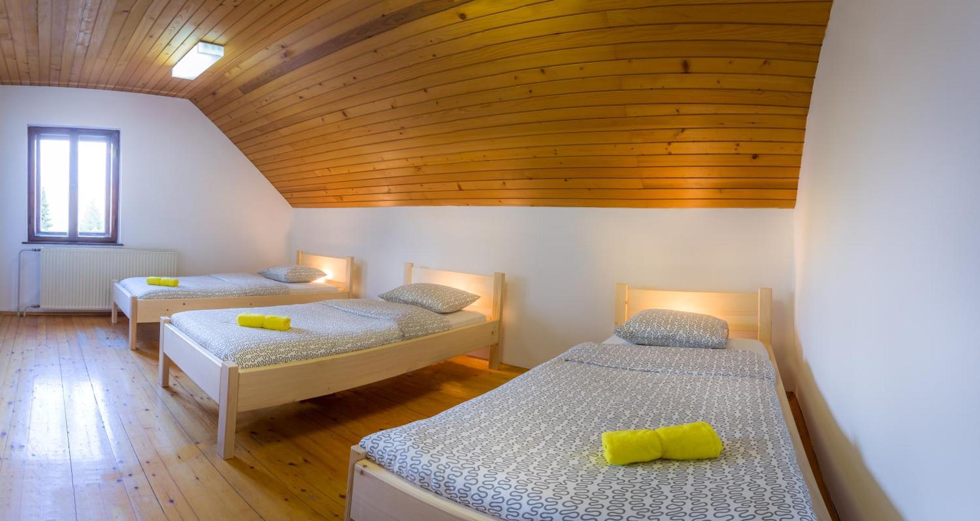 1A Adventure Hostel Lesce  Habitación foto