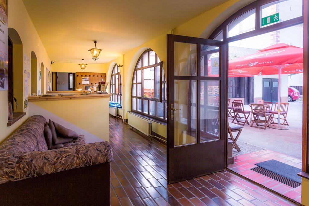 1A Adventure Hostel Lesce  Exterior foto